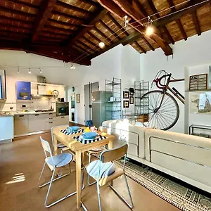 Bright House With Terrace In Santa Croce Apartment